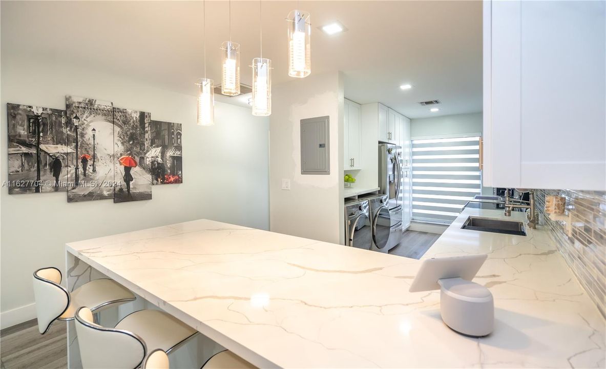 For Sale: $300,000 (2 beds, 2 baths, 1167 Square Feet)