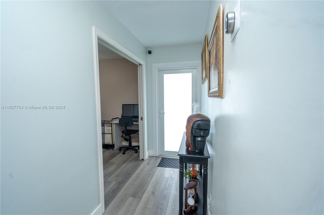 For Sale: $300,000 (2 beds, 2 baths, 1167 Square Feet)