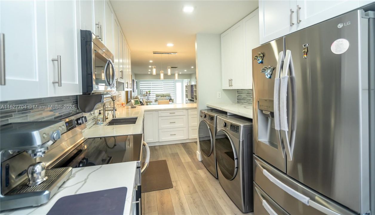 For Sale: $300,000 (2 beds, 2 baths, 1167 Square Feet)