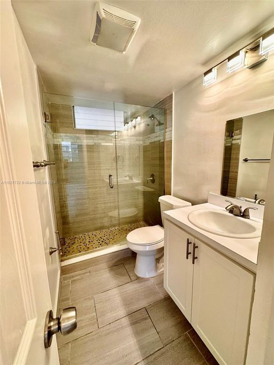 For Sale: $195,000 (1 beds, 1 baths, 768 Square Feet)