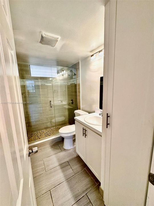 For Sale: $195,000 (1 beds, 1 baths, 768 Square Feet)