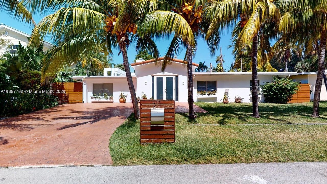 En Venta: $1,590,000 (5 camas, 3 baños, 1969 Pies cuadrados)