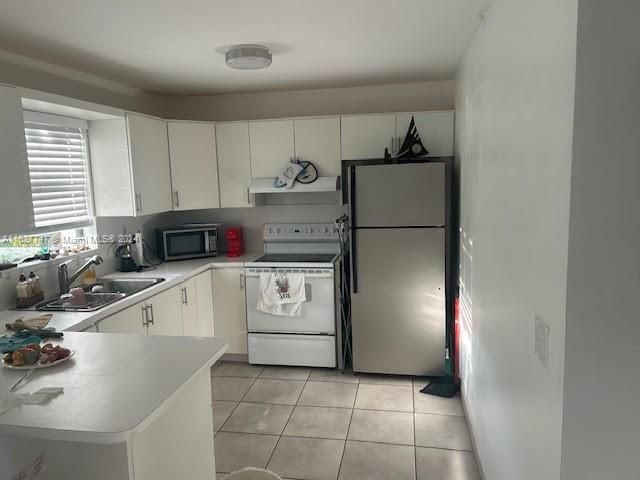 For Rent: $2,700 (2 beds, 1 baths, 768 Square Feet)