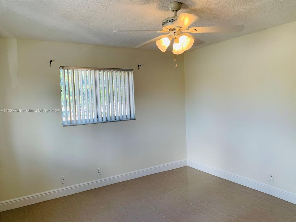 For Sale: $139,700 (2 beds, 2 baths, 880 Square Feet)