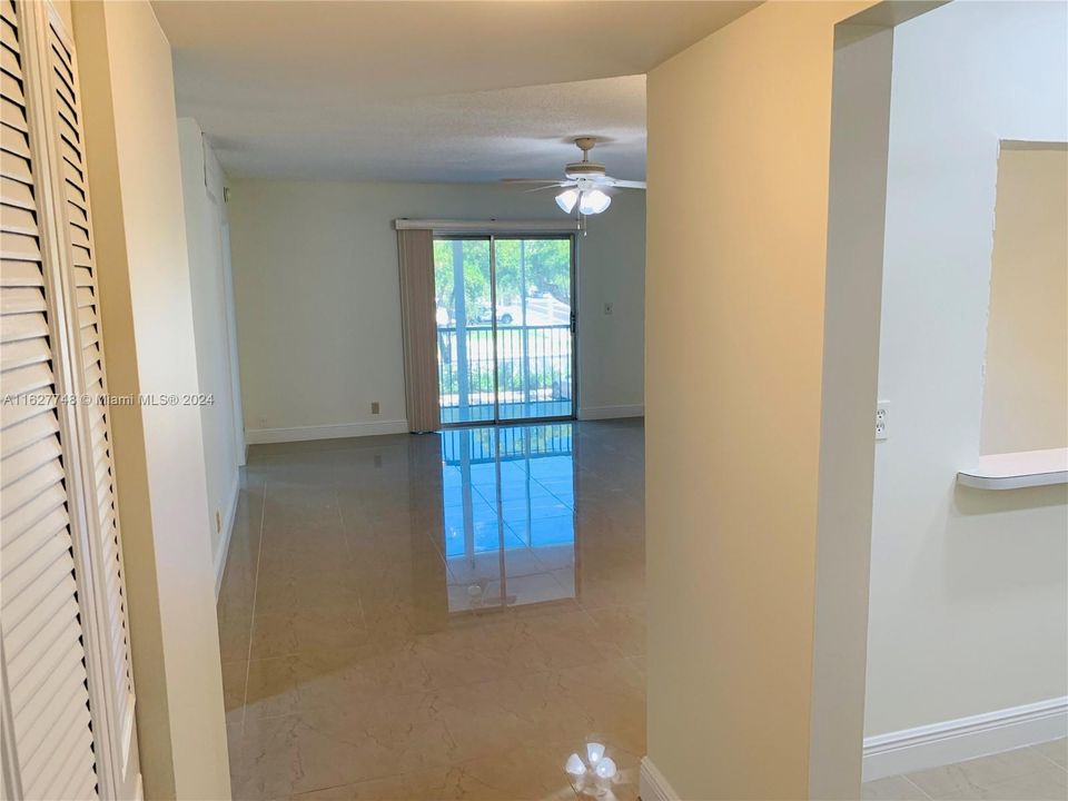 For Sale: $139,700 (2 beds, 2 baths, 880 Square Feet)