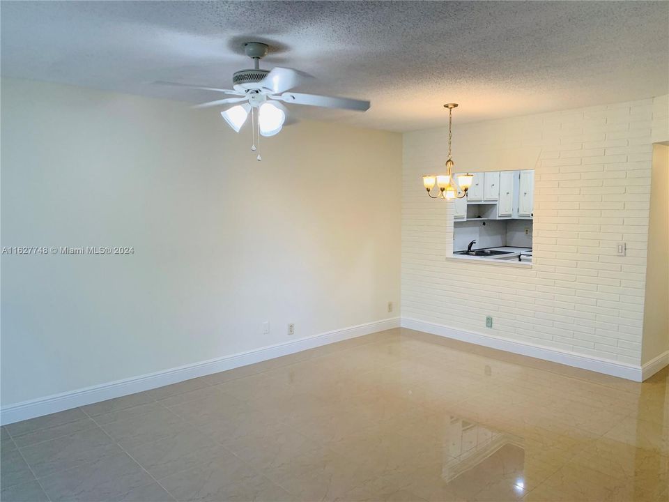 For Sale: $139,700 (2 beds, 2 baths, 880 Square Feet)