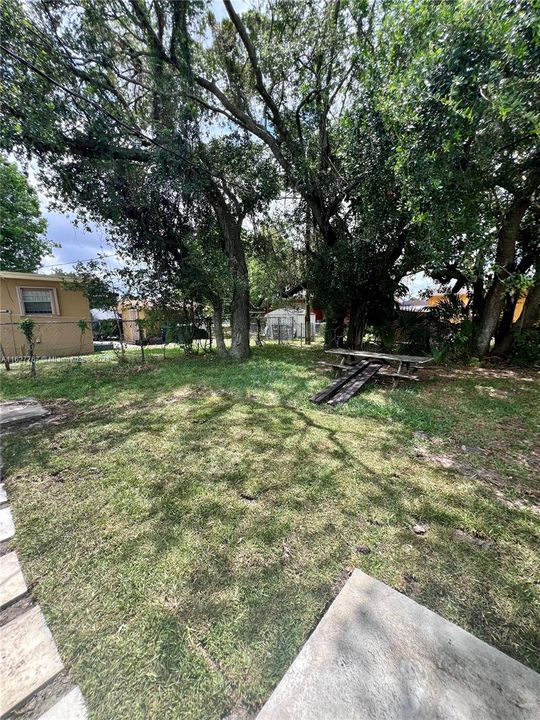 Vendido Recientemente: $444,900 (3 camas, 2 baños, 864 Pies cuadrados)