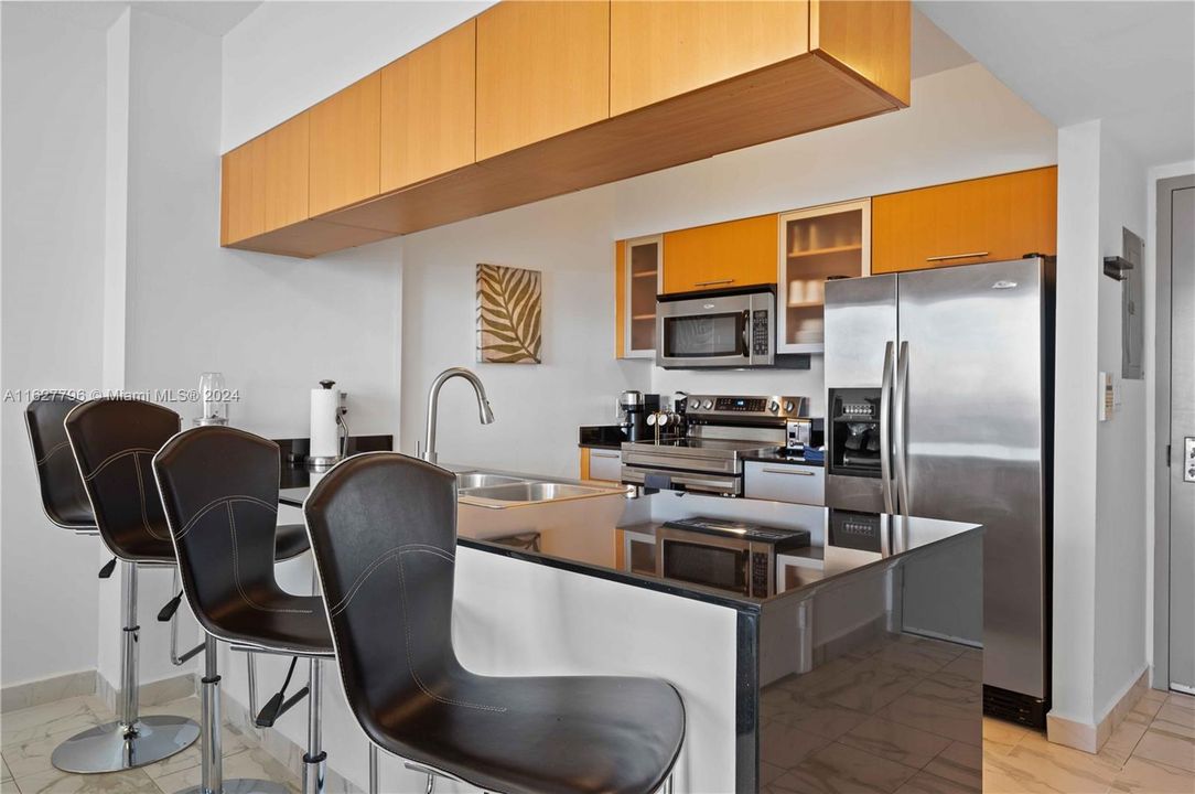 For Sale: $530,000 (1 beds, 1 baths, 791 Square Feet)