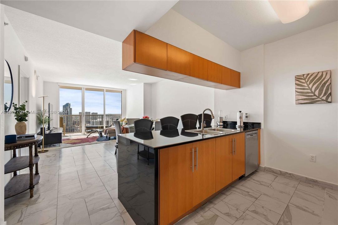 For Sale: $520,000 (1 beds, 1 baths, 791 Square Feet)