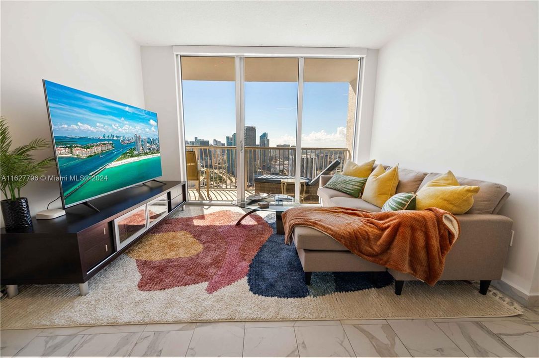 For Sale: $520,000 (1 beds, 1 baths, 791 Square Feet)