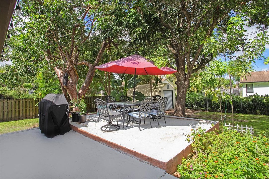 Active With Contract: $850,000 (3 beds, 2 baths, 1553 Square Feet)