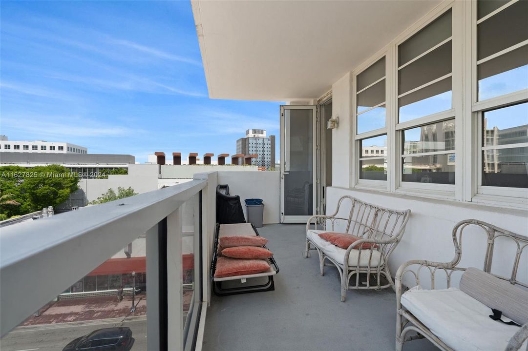 Active With Contract: $920,000 (2 beds, 2 baths, 1190 Square Feet)