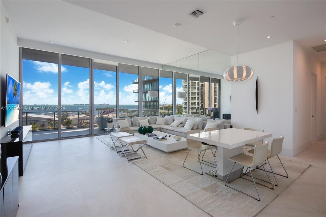 Recently Sold: $3,500,000 (3 beds, 3 baths, 1833 Square Feet)