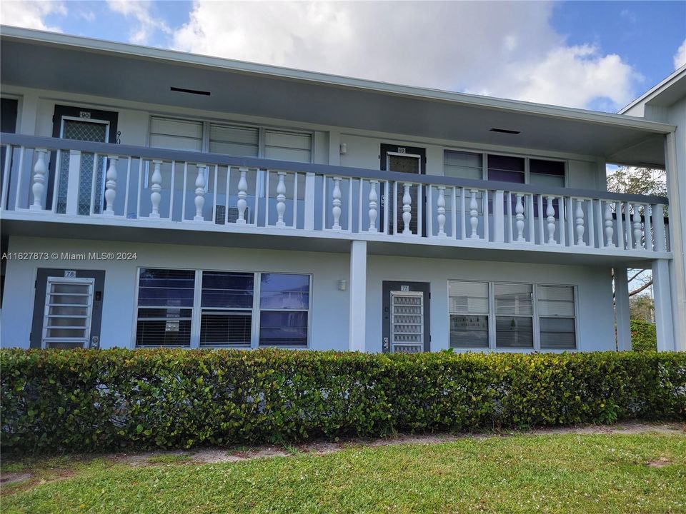 Active With Contract: $122,900 (1 beds, 1 baths, 700 Square Feet)