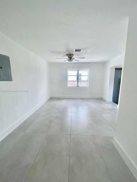 Active With Contract: $2,300 (2 beds, 2 baths, 1685 Square Feet)