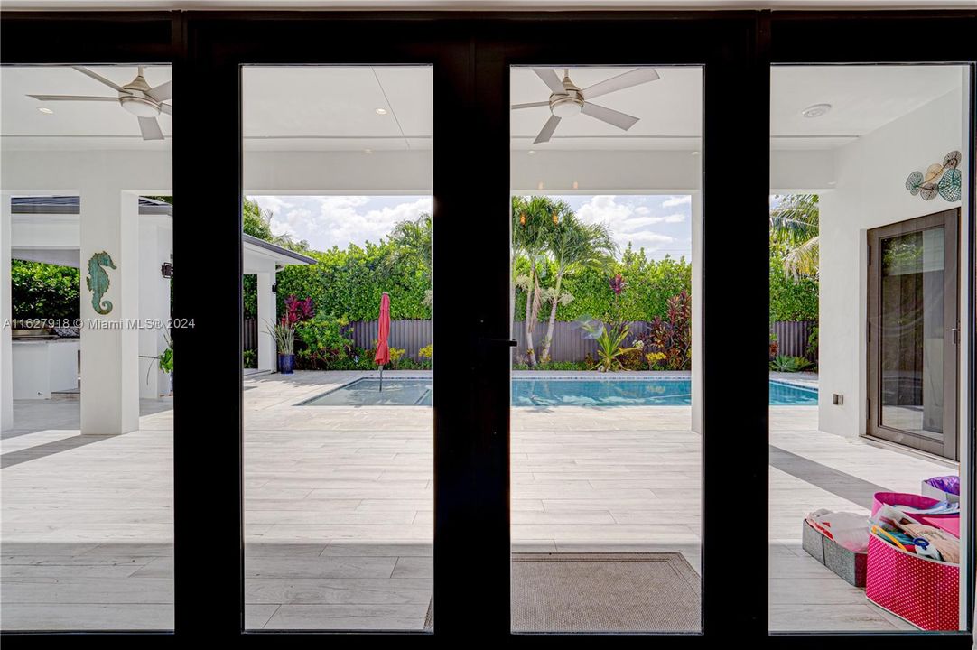 Recientemente alquilado: $8,500 (3 camas, 3 baños, 2427 Pies cuadrados)