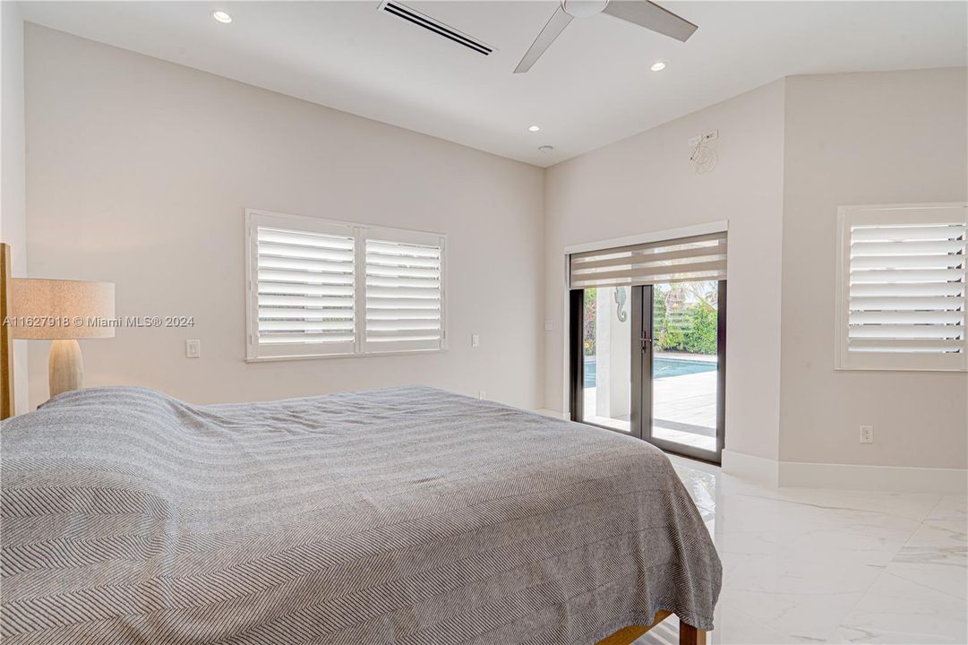 Recientemente alquilado: $8,500 (3 camas, 3 baños, 2427 Pies cuadrados)