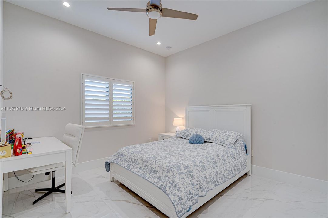 Recientemente alquilado: $8,500 (3 camas, 3 baños, 2427 Pies cuadrados)