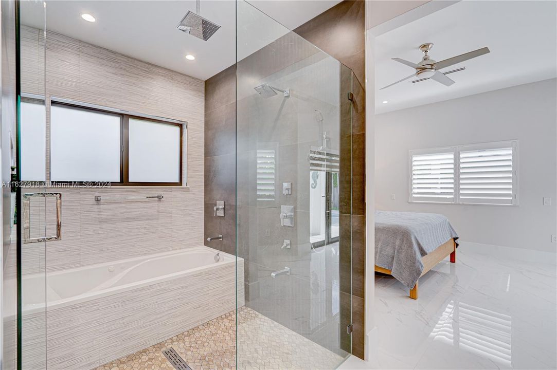Recientemente alquilado: $8,500 (3 camas, 3 baños, 2427 Pies cuadrados)