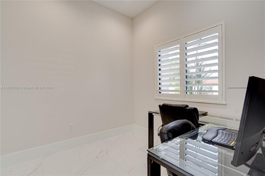 Recientemente alquilado: $8,500 (3 camas, 3 baños, 2427 Pies cuadrados)