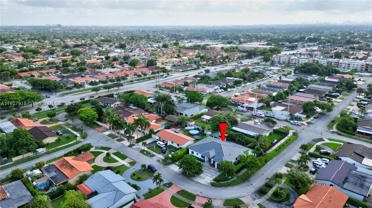 Recientemente alquilado: $8,500 (3 camas, 3 baños, 2427 Pies cuadrados)