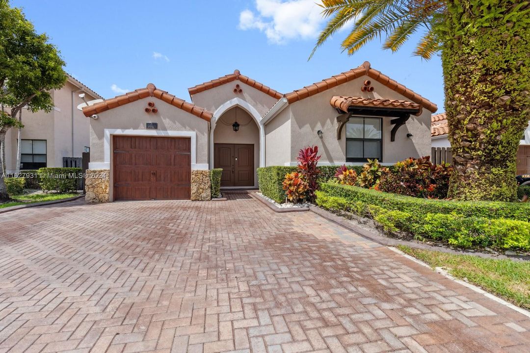 Active With Contract: $4,700 (4 beds, 3 baths, 1786 Square Feet)