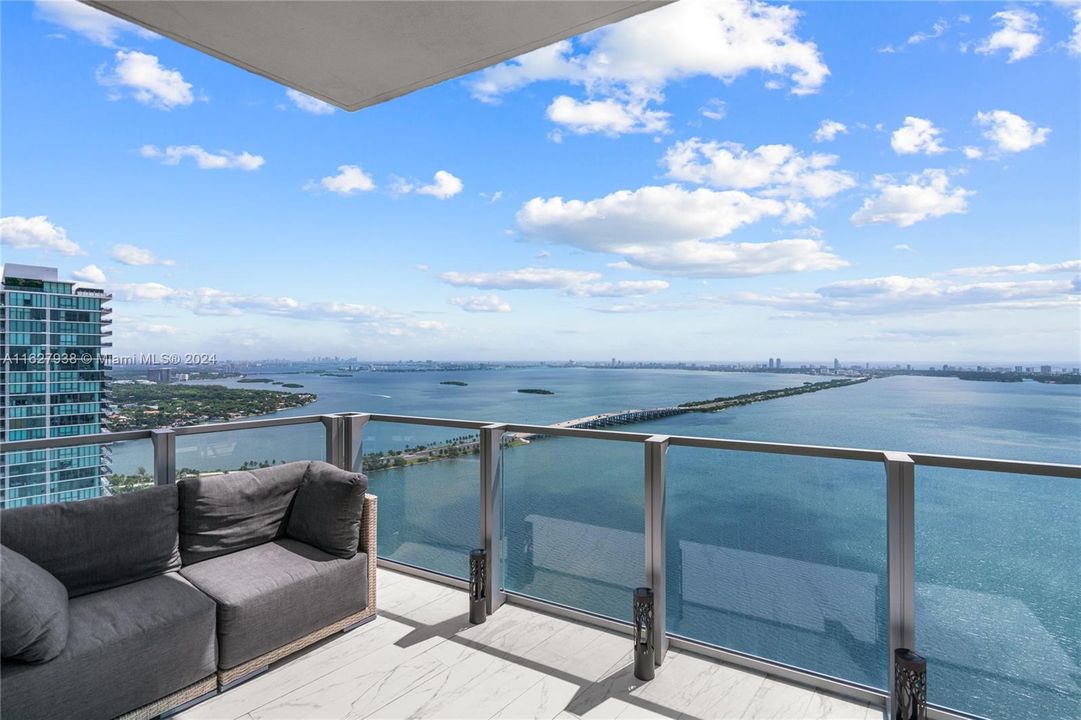 Recently Sold: $3,500,000 (4 beds, 5 baths, 2870 Square Feet)