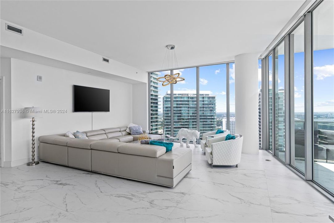 Recently Sold: $3,500,000 (4 beds, 5 baths, 2870 Square Feet)