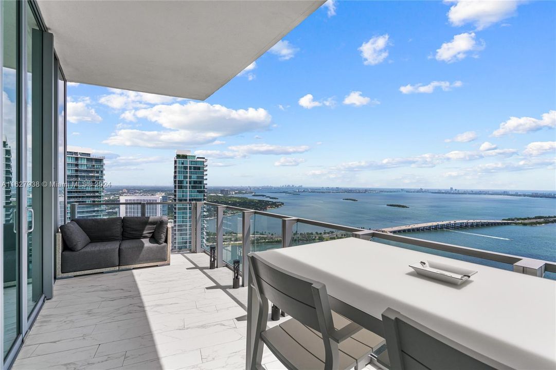 Recently Sold: $3,500,000 (4 beds, 5 baths, 2870 Square Feet)