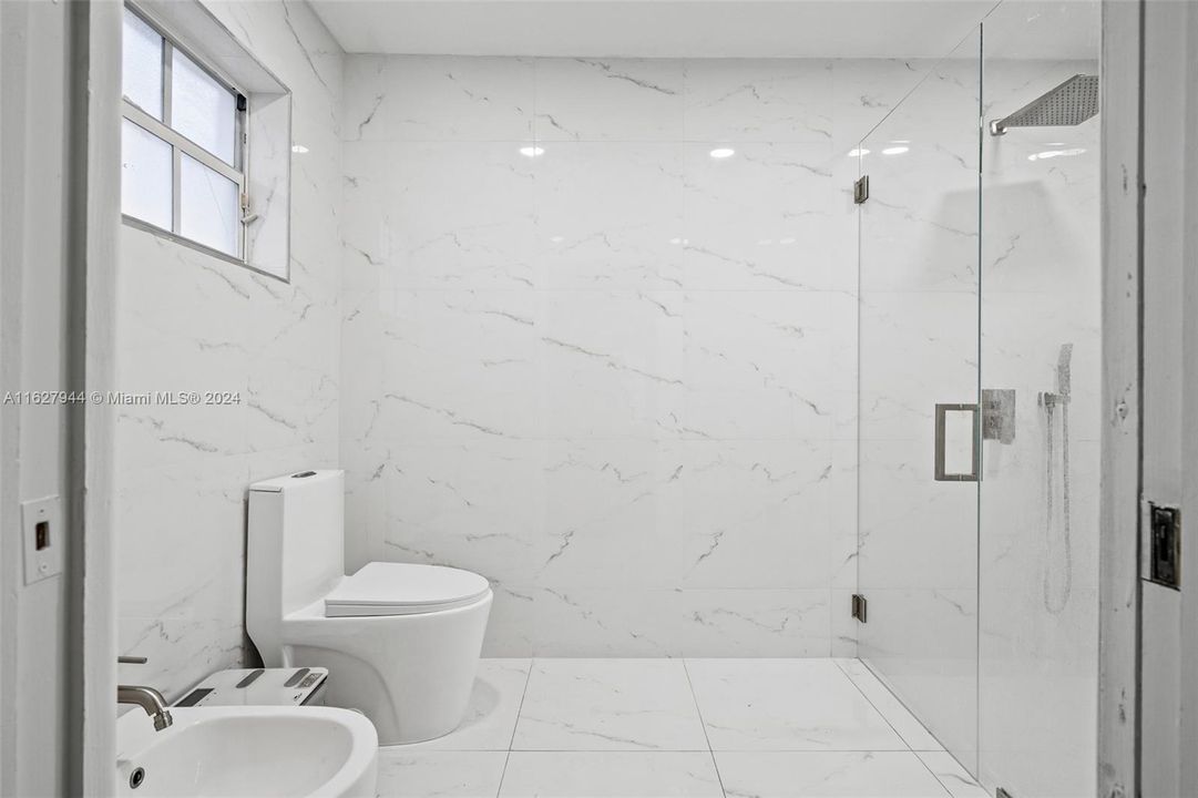 Recently Sold: $820,000 (3 beds, 2 baths, 1756 Square Feet)