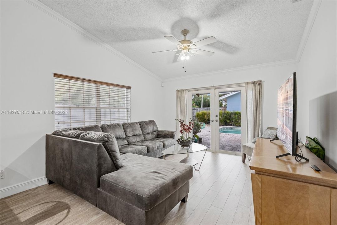 Recently Sold: $820,000 (3 beds, 2 baths, 1756 Square Feet)