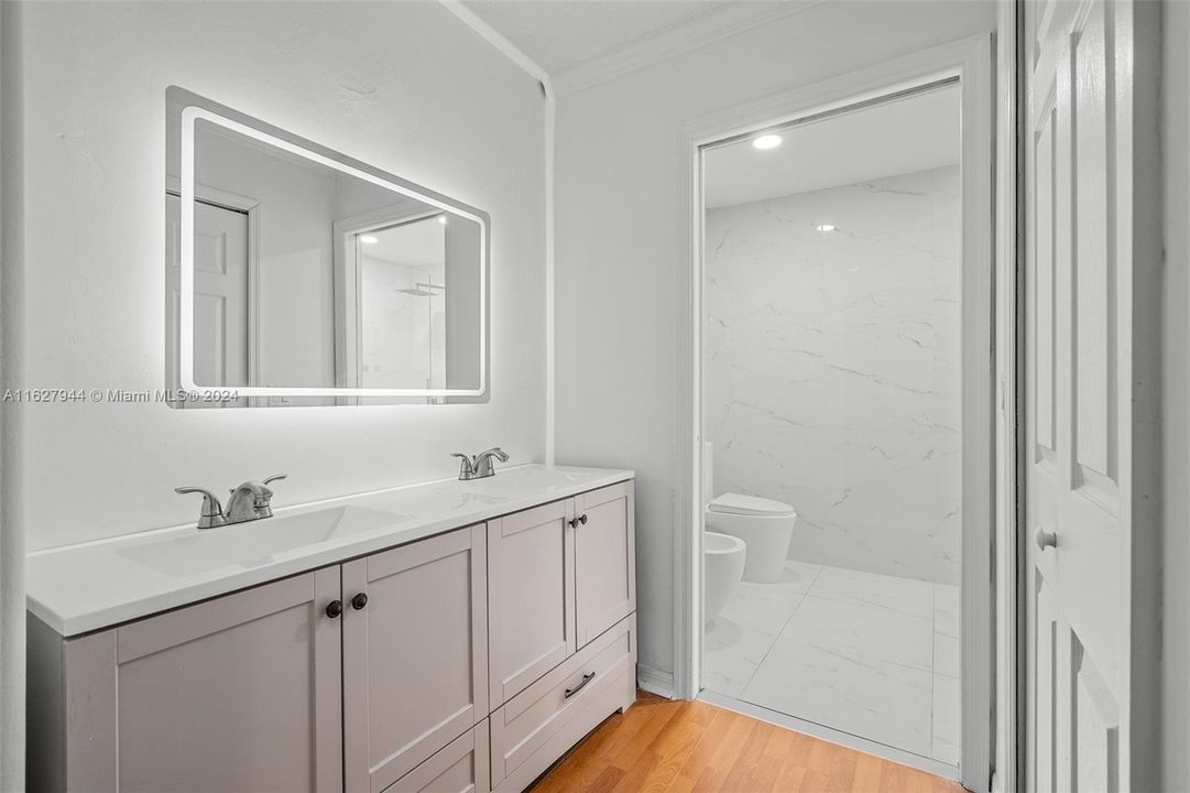 Recently Sold: $820,000 (3 beds, 2 baths, 1756 Square Feet)