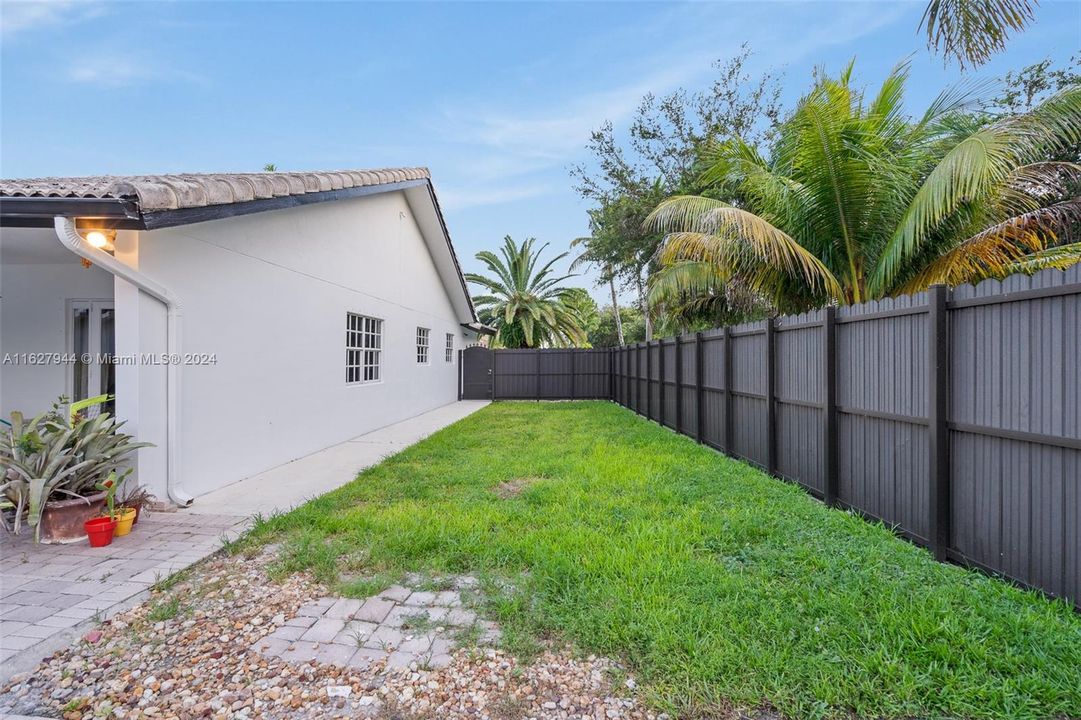 Recently Sold: $820,000 (3 beds, 2 baths, 1756 Square Feet)