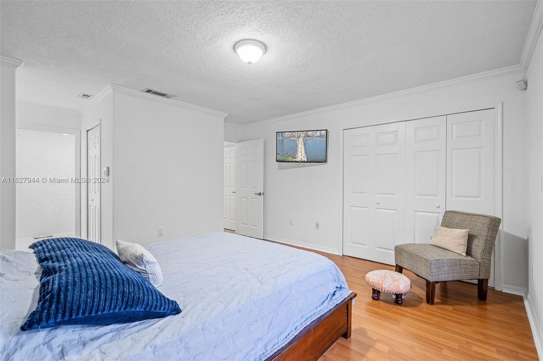 Recently Sold: $820,000 (3 beds, 2 baths, 1756 Square Feet)