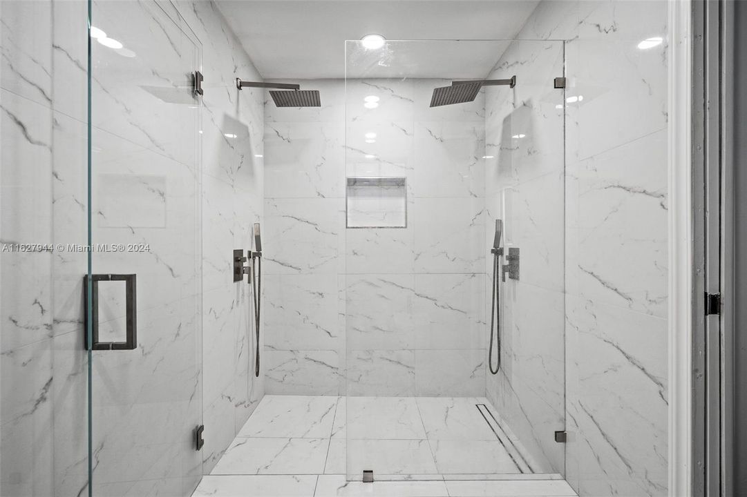 Recently Sold: $820,000 (3 beds, 2 baths, 1756 Square Feet)