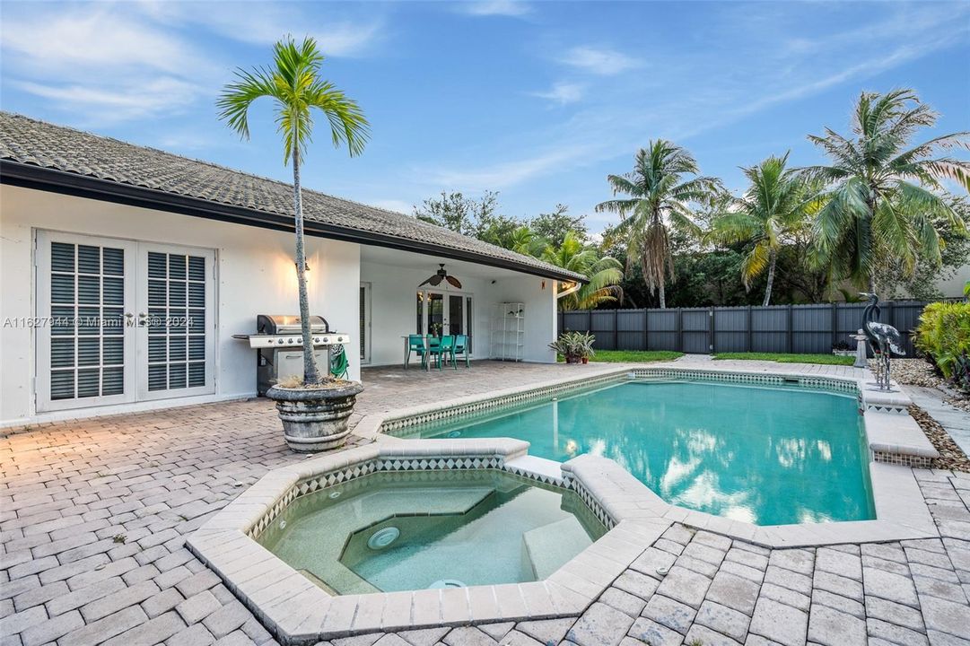 Recently Sold: $820,000 (3 beds, 2 baths, 1756 Square Feet)