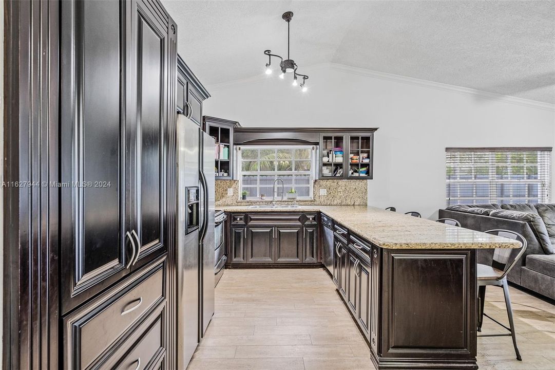 Recently Sold: $820,000 (3 beds, 2 baths, 1756 Square Feet)