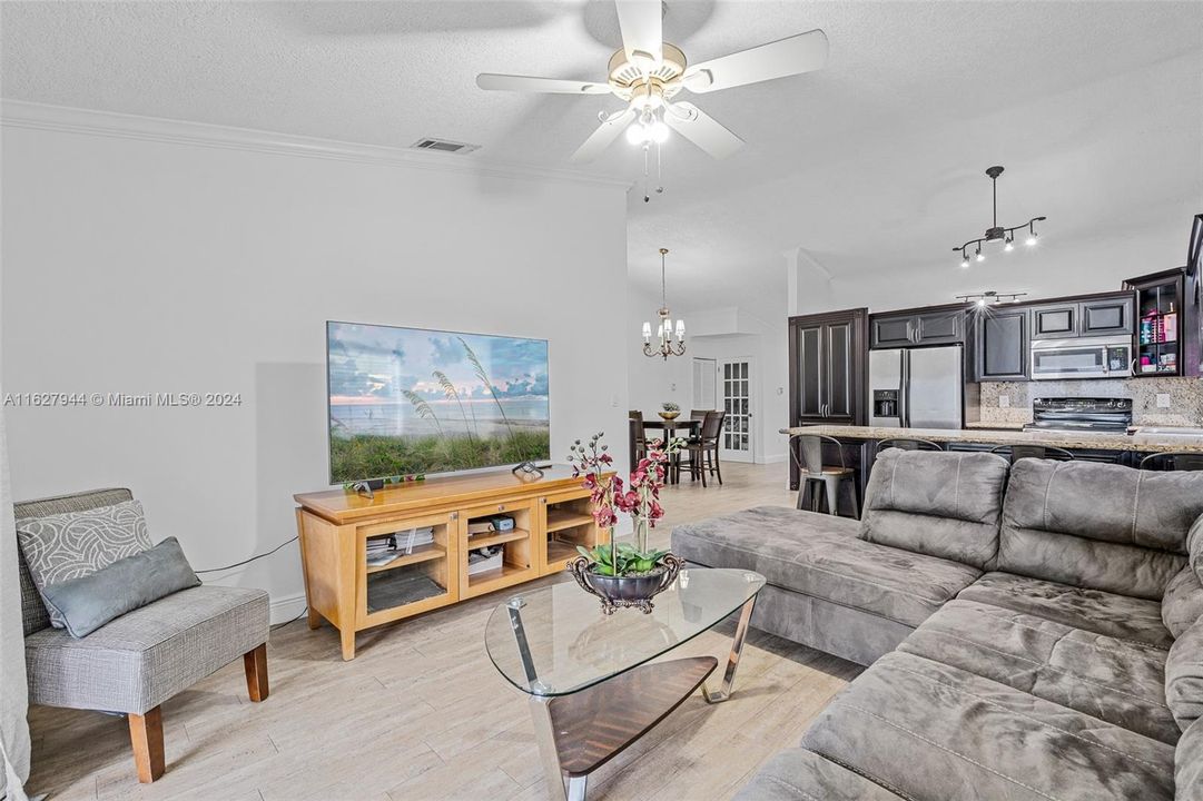 Recently Sold: $820,000 (3 beds, 2 baths, 1756 Square Feet)