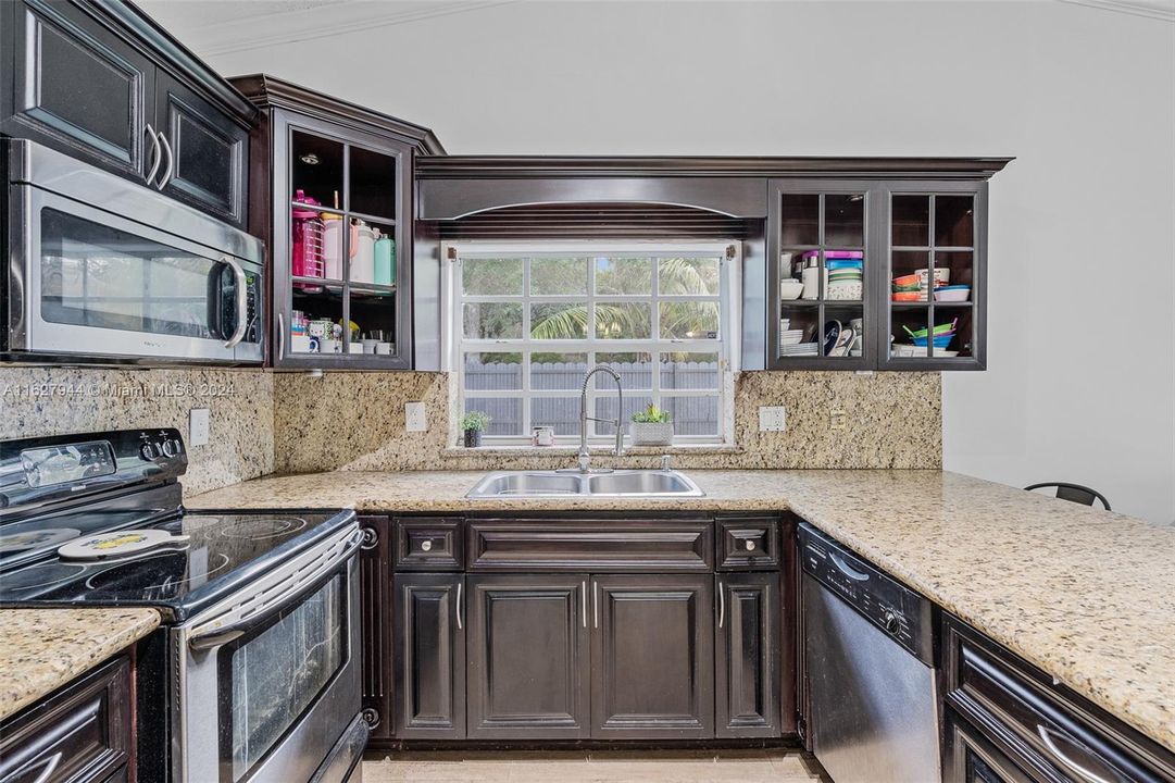 Recently Sold: $820,000 (3 beds, 2 baths, 1756 Square Feet)