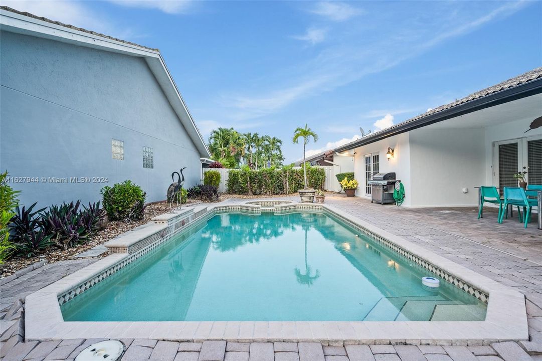Recently Sold: $820,000 (3 beds, 2 baths, 1756 Square Feet)