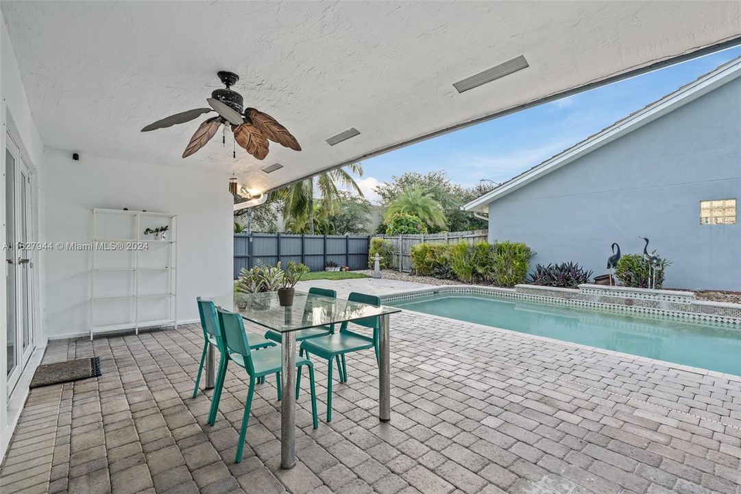Recently Sold: $820,000 (3 beds, 2 baths, 1756 Square Feet)