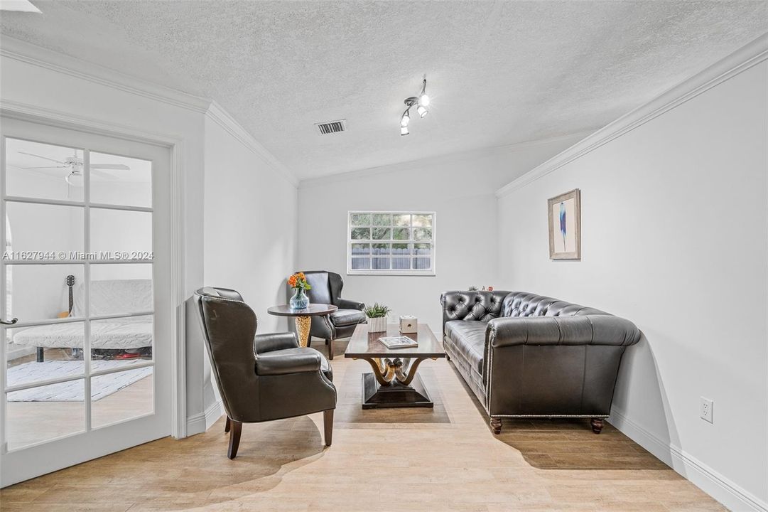 Recently Sold: $820,000 (3 beds, 2 baths, 1756 Square Feet)