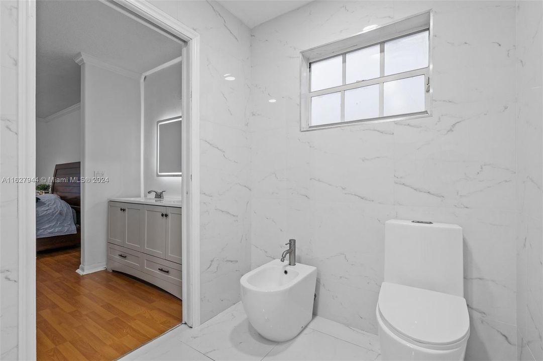 Recently Sold: $820,000 (3 beds, 2 baths, 1756 Square Feet)