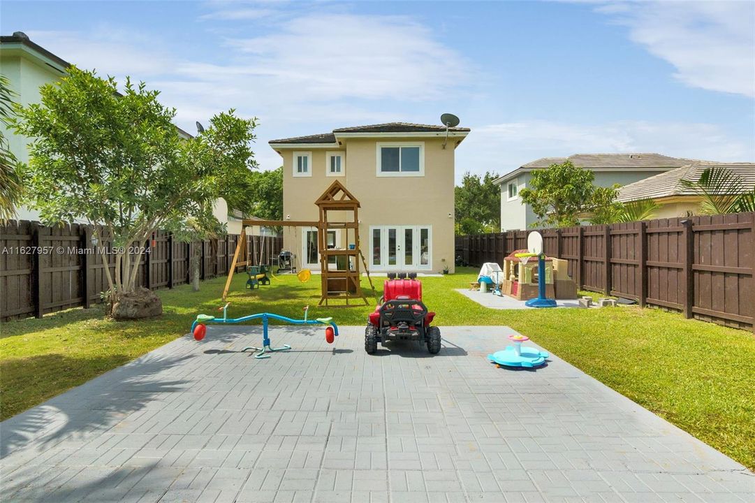 Recently Sold: $505,000 (5 beds, 3 baths, 1762 Square Feet)