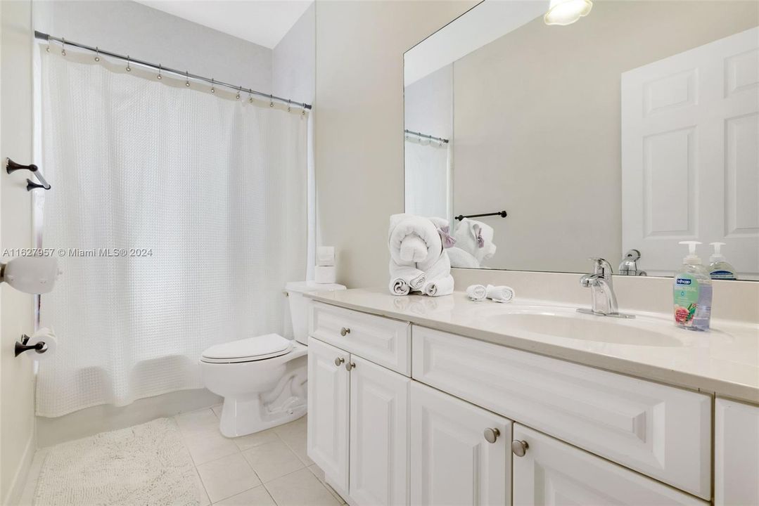 Recently Sold: $505,000 (5 beds, 3 baths, 1762 Square Feet)