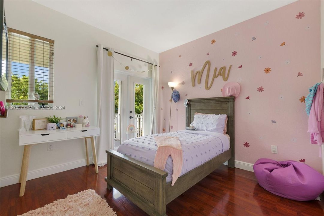 Recently Sold: $505,000 (5 beds, 3 baths, 1762 Square Feet)