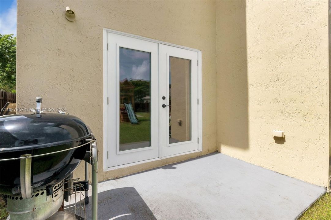 Recently Sold: $505,000 (5 beds, 3 baths, 1762 Square Feet)