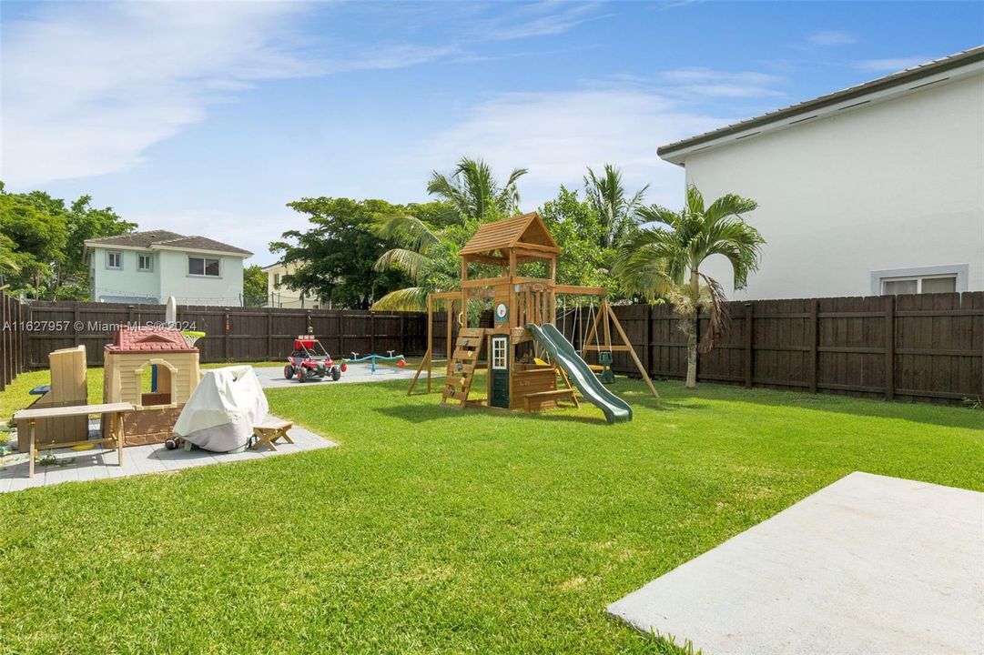 Recently Sold: $505,000 (5 beds, 3 baths, 1762 Square Feet)