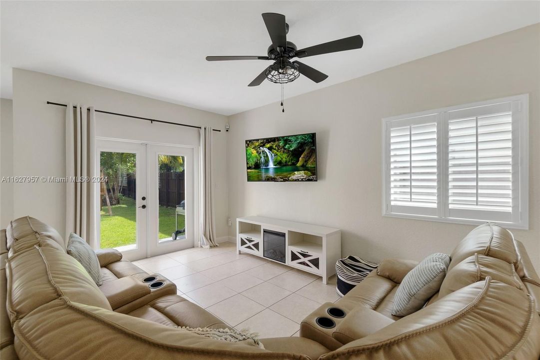 Recently Sold: $505,000 (5 beds, 3 baths, 1762 Square Feet)