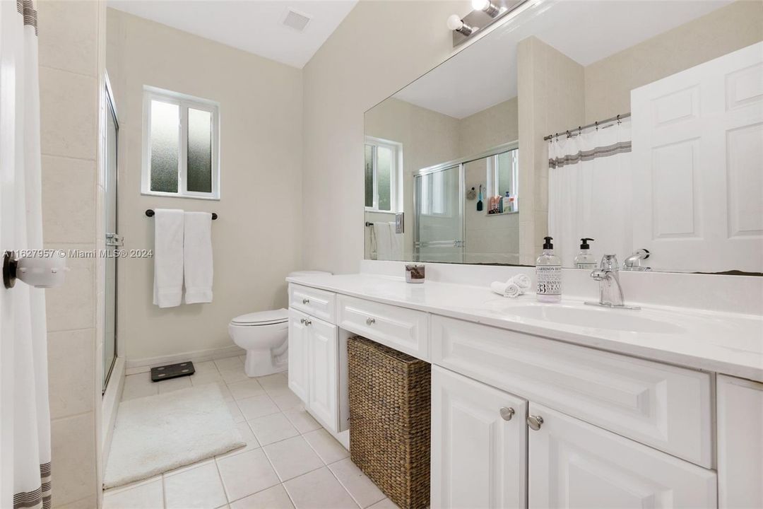 Recently Sold: $505,000 (5 beds, 3 baths, 1762 Square Feet)